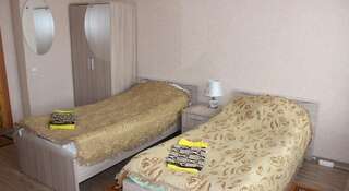 Гостиница «Советская» Дно Двухместный номер с 2 отдельными кроватями и собственной внешней ванной комнатой-4