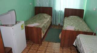 Гостиница «Советская» Дно Двухместный номер с 2 двуспальными кроватями-1