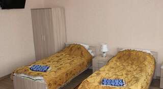 Гостиница «Советская» Дно Улучшенный двухместный номер с 2 отдельными кроватями-4