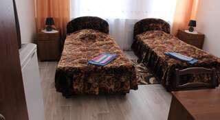 Гостиница «Советская» Дно Односпальная кровать в общем номере для мужчин и женщин-1