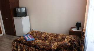 Гостиница «Советская» Дно Односпальная кровать в общем номере для мужчин и женщин-4